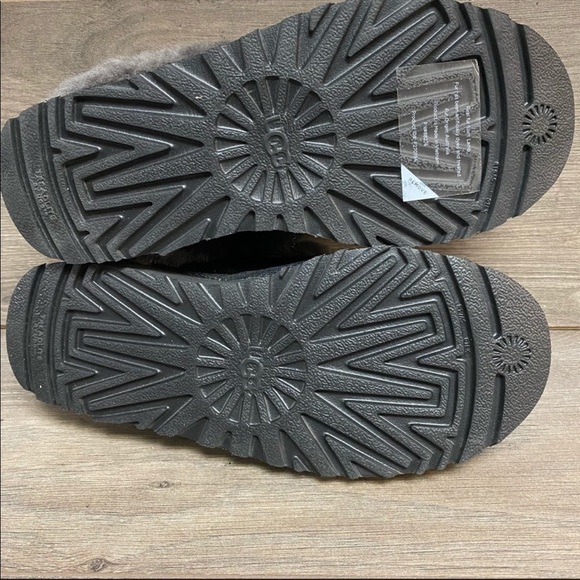 UGG | Cluggette Slippers In Black Grey Indoor Outdoor NEW - Picture 13 of 13